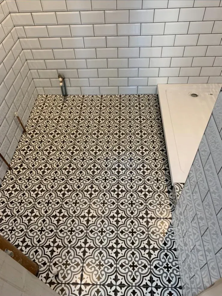 Metro walls & patterned floor by Prestige Tiling